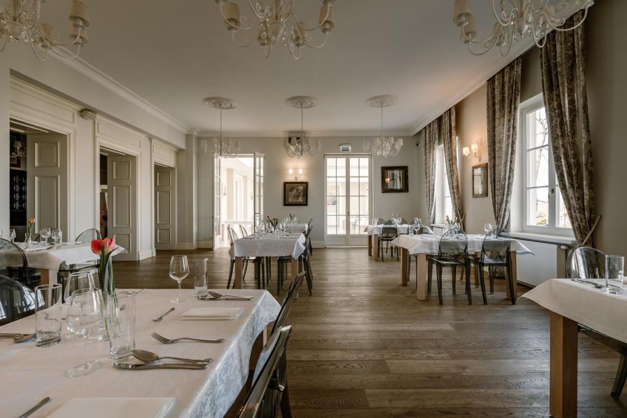 Hotel Przy Dworze Leśna Podlaska Exteriör bild