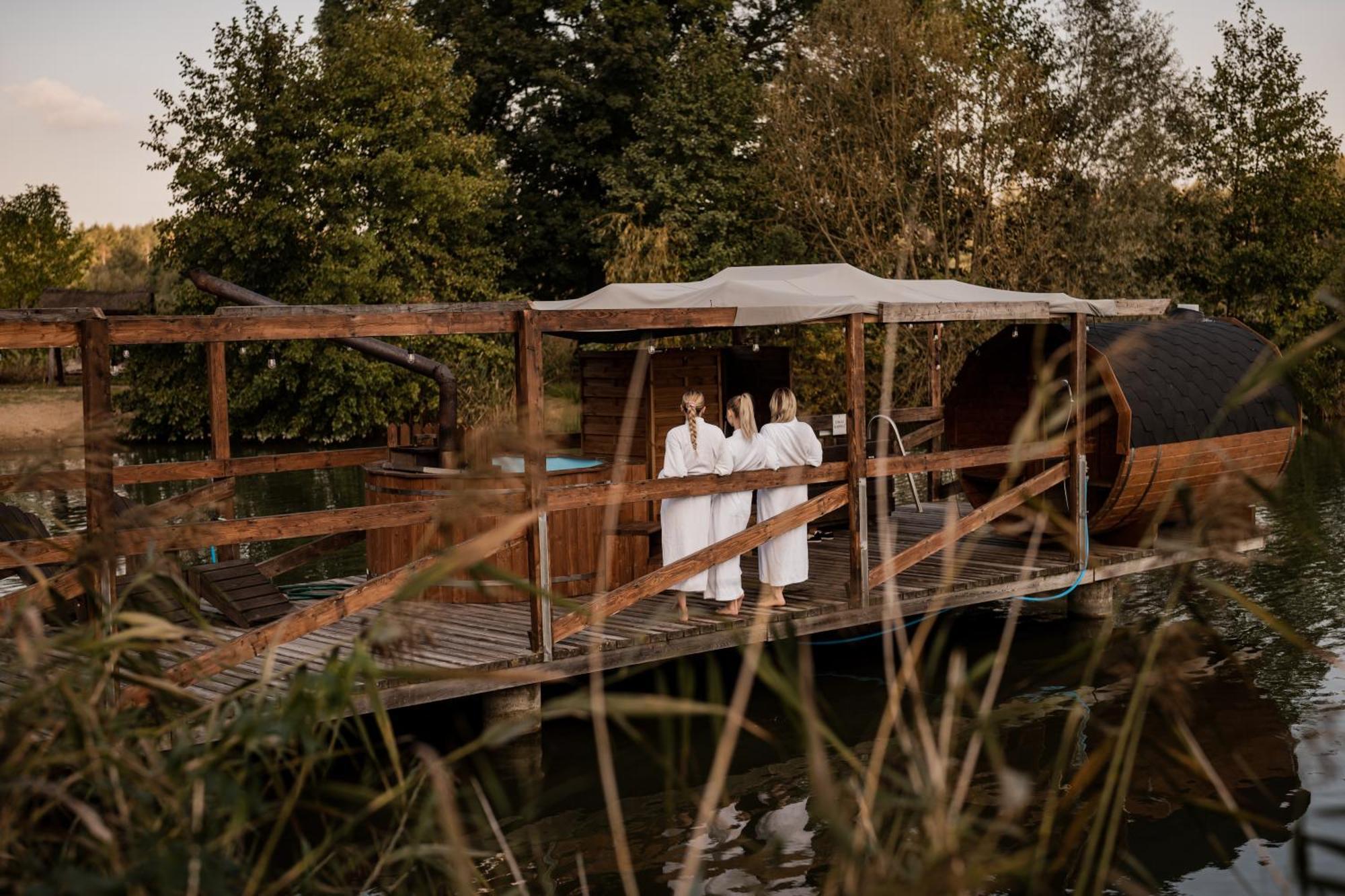 Hotel Przy Dworze Leśna Podlaska Exteriör bild