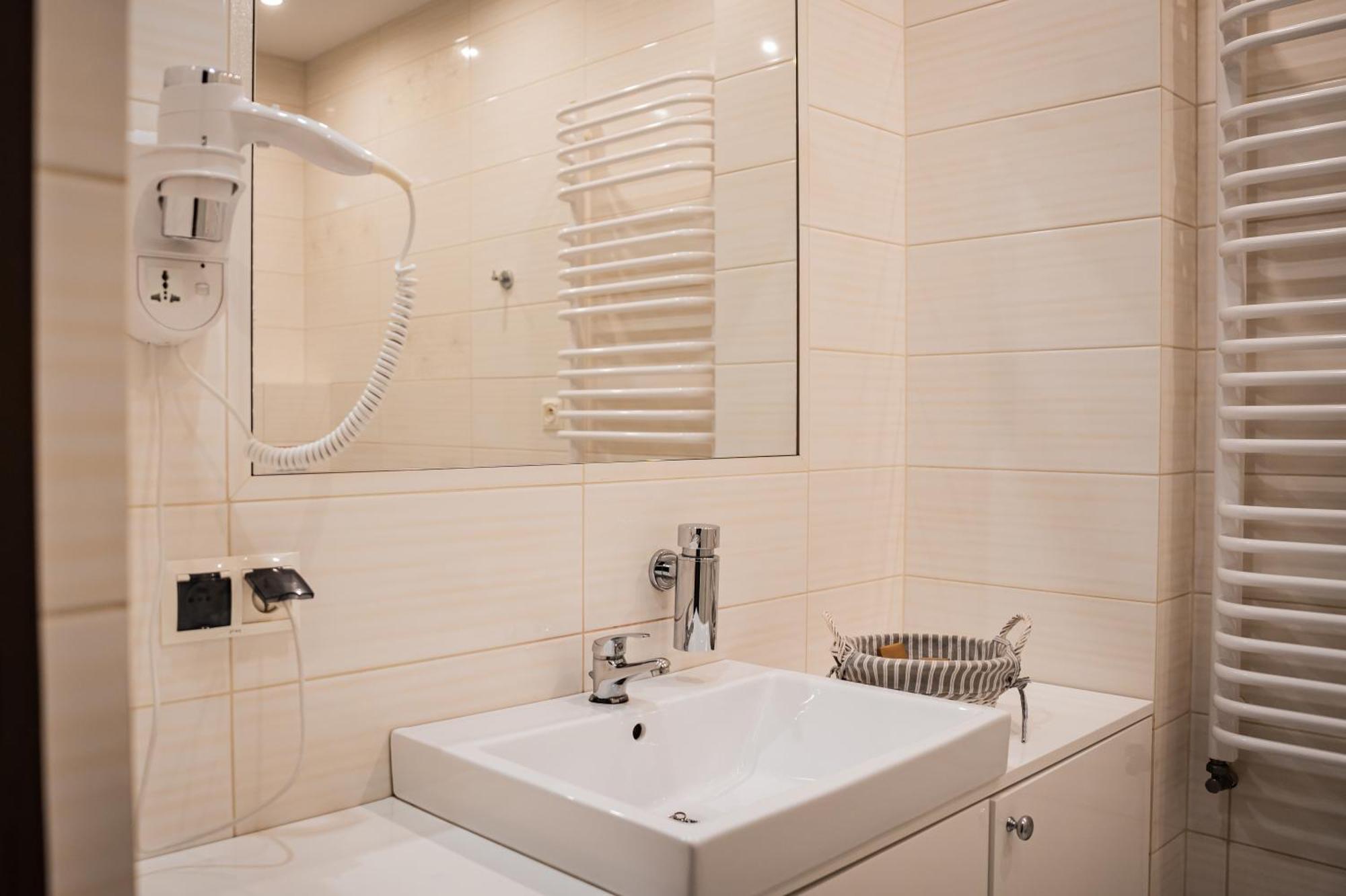 Hotel Przy Dworze Leśna Podlaska Exteriör bild