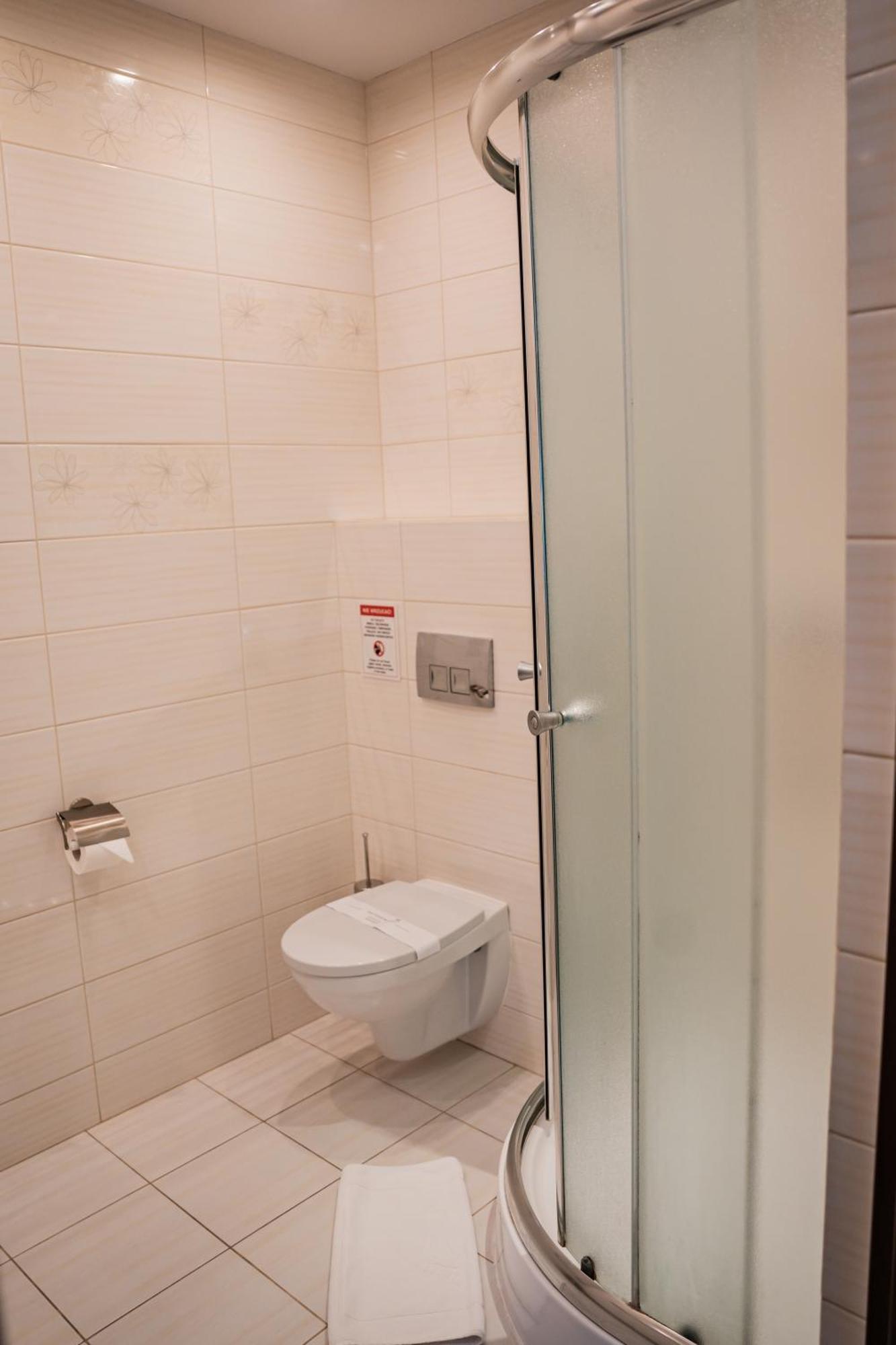 Hotel Przy Dworze Leśna Podlaska Exteriör bild