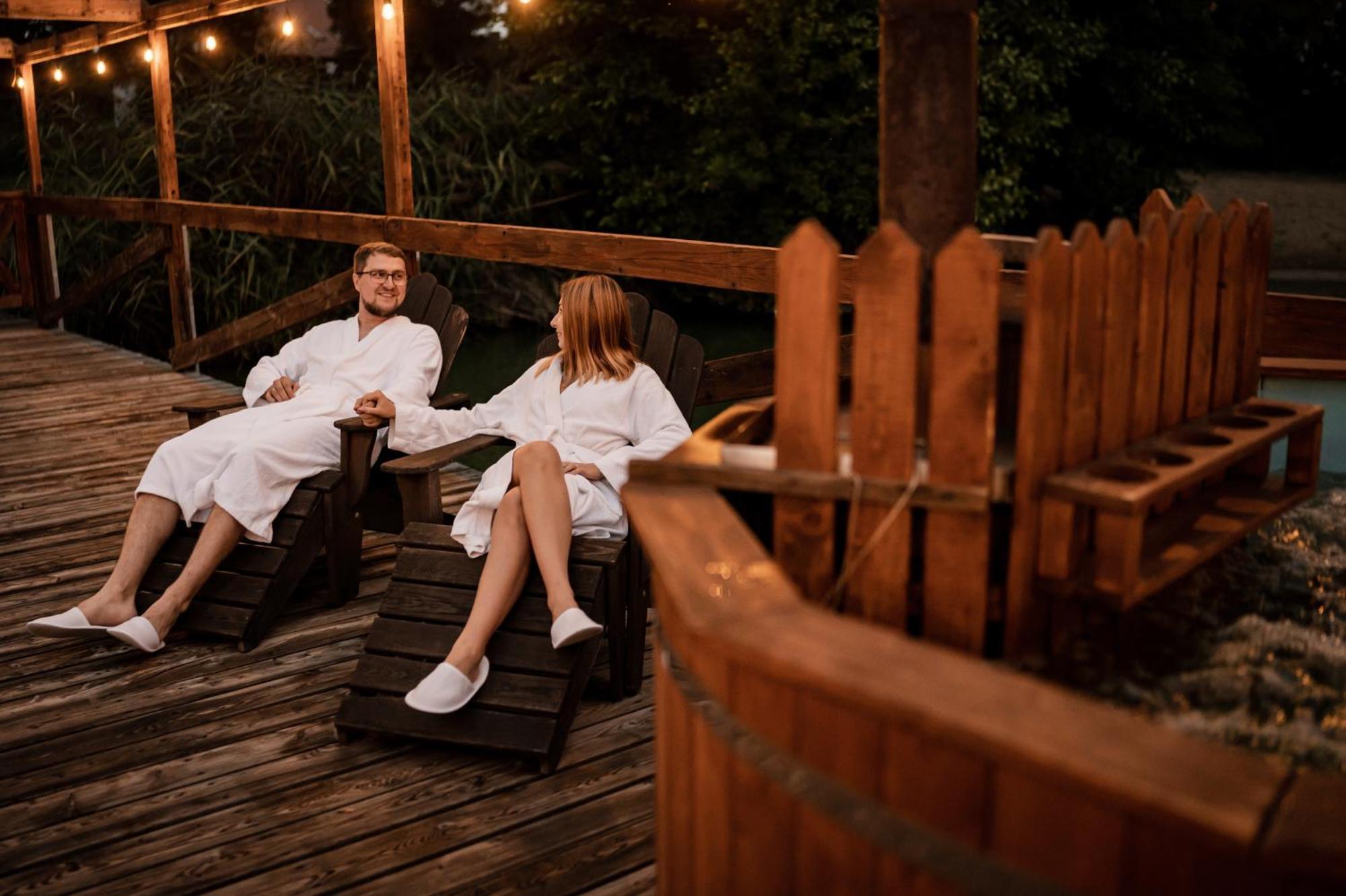 Hotel Przy Dworze Leśna Podlaska Exteriör bild