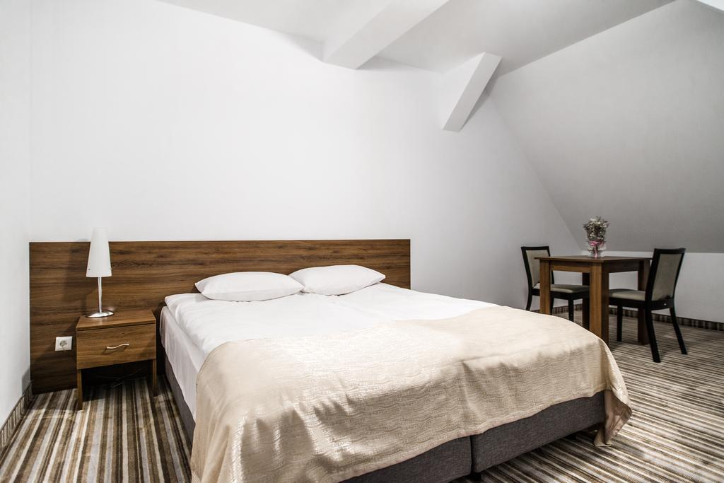 Hotel Przy Dworze Leśna Podlaska Rum bild